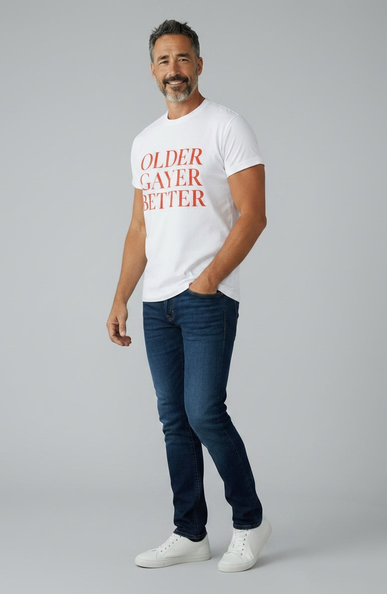 Rundhals-T-Shirt in lockerer Passform | ÄLTER SCHWULER BESSER | GAY ICON KOLLEKTION