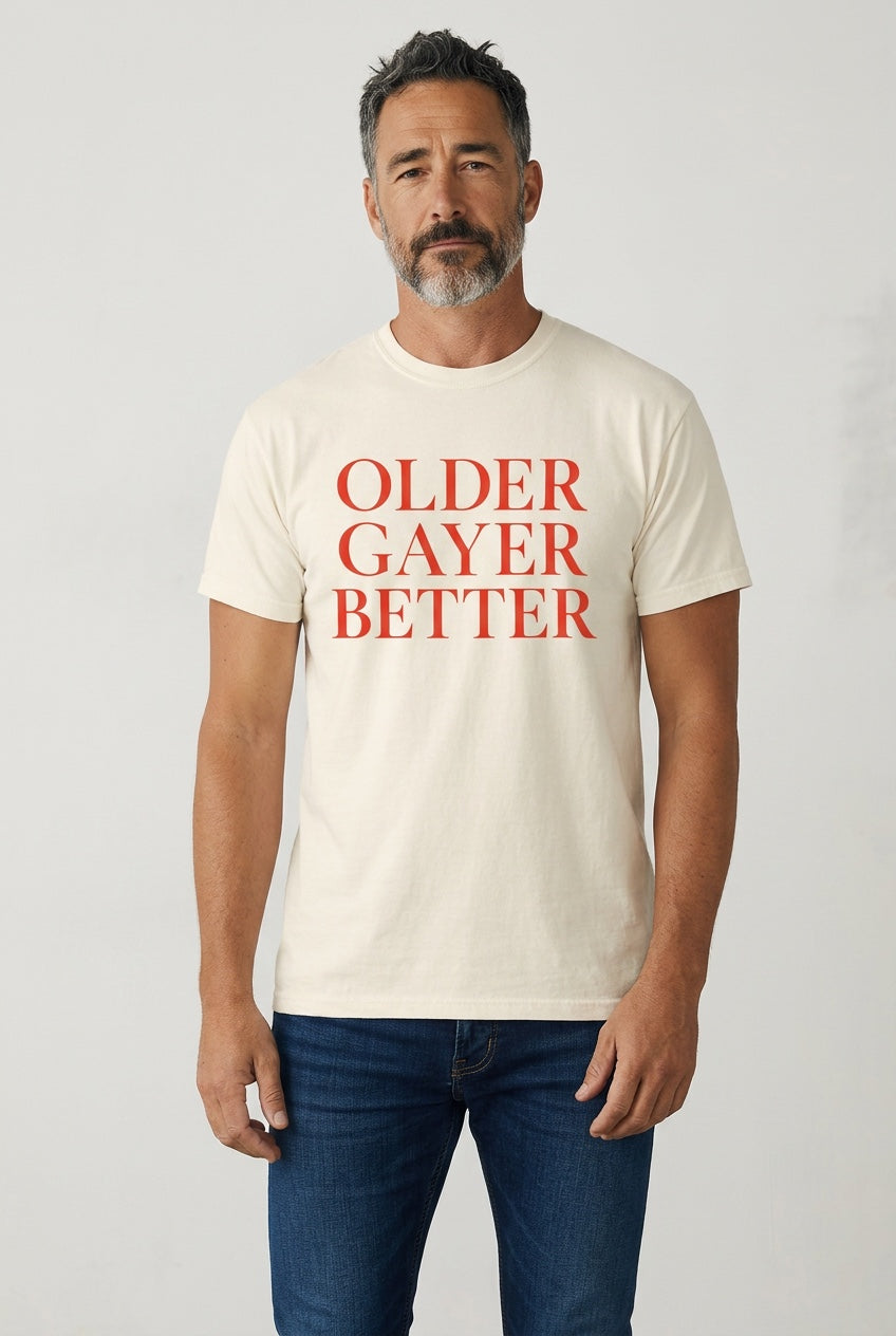 Rundhals-T-Shirt in lockerer Passform | ÄLTER SCHWULER BESSER | GAY ICON KOLLEKTION