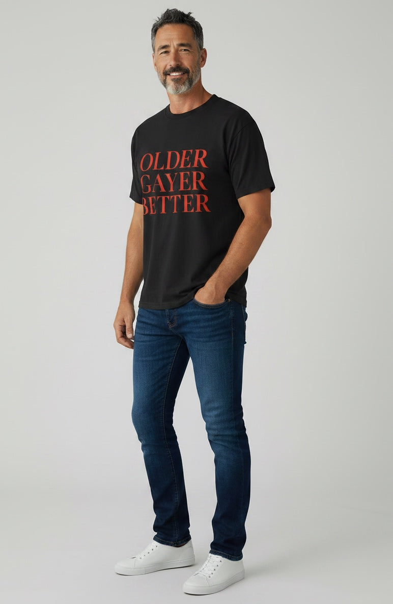 Rundhals-T-Shirt in lockerer Passform | ÄLTER SCHWULER BESSER | GAY ICON KOLLEKTION
