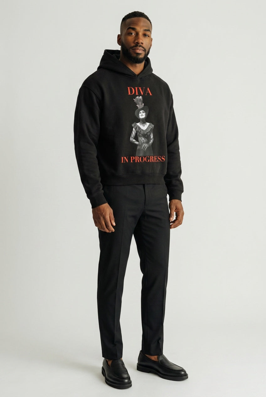 Kurzer Unisex Hoodie — DIVA IN PROGRESS | Noir Aesthetic Streetwear